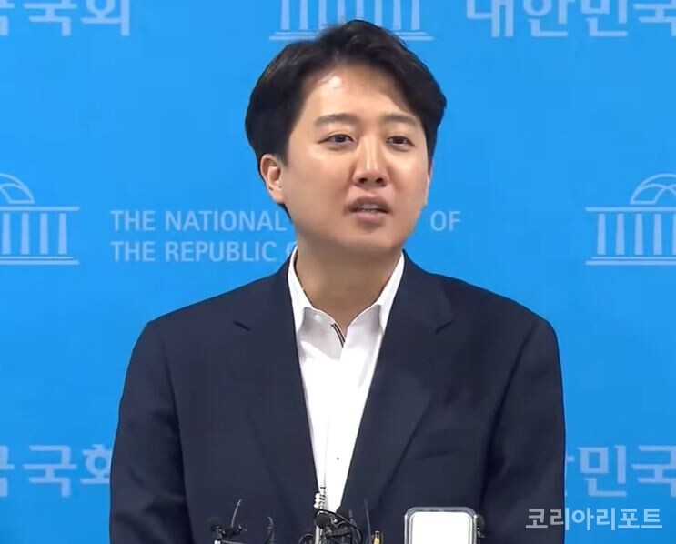이준석, 개혁신당 대선 후보로 확정…윤석열 탄핵 심판에 대비