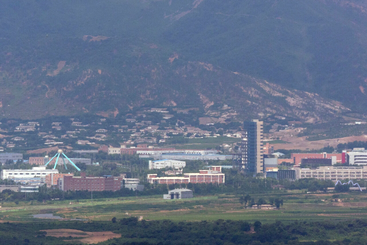 정동영 통일부 장관, 유화책 부정적 발언에 대해 규명...금강산 관련 기업인들 송구하다고 언급