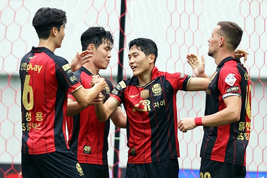 전북, 수원FC에 3-2 역전승으로 4연승, 서울과 강원은 1-1 무승부로 경기 마무리