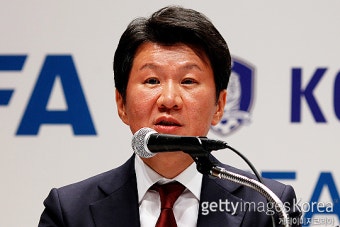 '감독 기습선임·축구인 기습사면' 정몽규 회장만 문제를 모른다 [이근승의 킥앤러시]