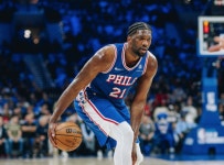 앙숙 칼럼니스트 밀친 엠비드, 3경기 출전정지...필라델피아 이중고 [춘추 NBA]