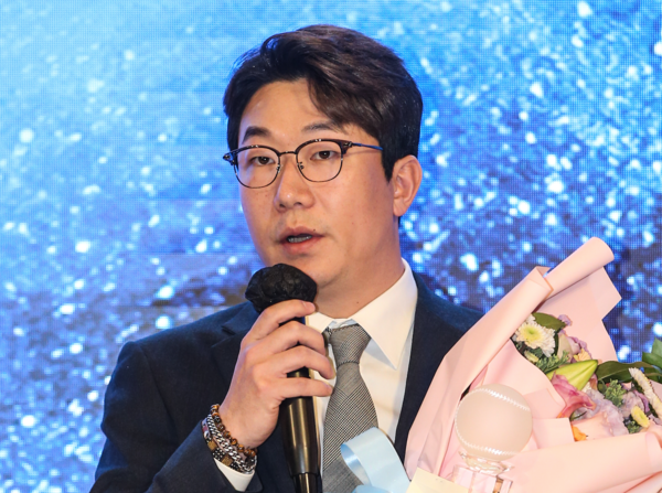 허구연 총재와 양현종 회장, 야구 발전에 대한 협력 회의 진행 중
