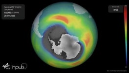 남극 상공의 위성 측정 결과 오존층에 거대한 구멍이 발견되다