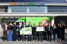 나눔 싣고 달린다 완주군, 푸드뱅크 차량 전달