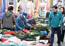 정종복 기장군수, 설 명절 맞아 기장시장 방문해 상인 격려