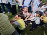 영종 초롱유치원 제1회 가족운동회… 아이,부모,교사가 함께 만든 행복의 레이스