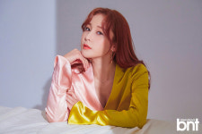조안 “친구였던 남편, 선 본다는 말에 고백→결혼”[화보]