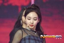 피부예가나연 | 트와이스 나연 ‘매혹적인 피부’ [포토엔HD]