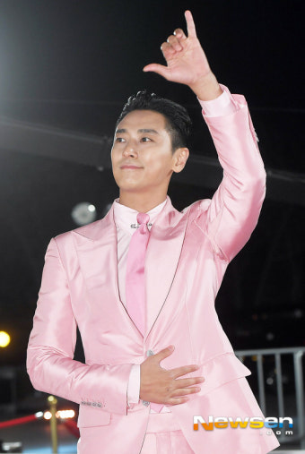 주지훈이라 소화가능한 핑크수트[포토엔HD]