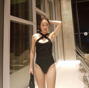 김경화 前아나운서, 아슬아슬 끈 수영복으로 뽐낸 몸매[SNS컷]