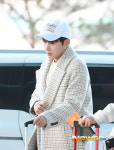 슈퍼주니어 려욱 ‘영하 날씨에 꼭잡은 코트’ [포토엔HD] 
