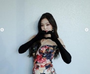 고마워드레스 | 제니, 아찔한 드레스+하트 뿅뿅 “블링크 고마워요”[SNS★컷]