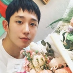 정해인 ‘유열의 음악앨범’ 촬영 끝, 멍뭉미 웃음은 그대로[SNS컷]