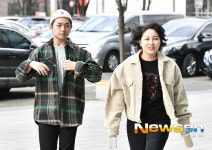 샘김-권진아 ‘설레는 최화정의 파워타임 출근~’ [포토엔HD] 