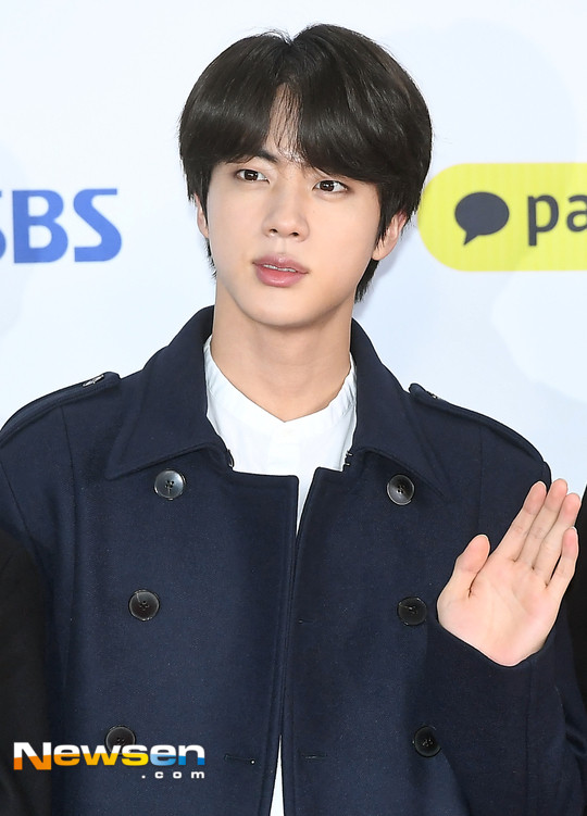 진, 2024 파리 올림픽 성화봉송 주자로 선발됐다.