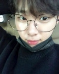 ‘SKY 캐슬’ 김동희, 안경으로도 못 감춘 훈훈함[SNS★컷]