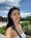 “발리 여행중” 가희, 보기만 해도 시원한 오프숄더 패션[SNS★컷]