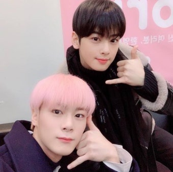 아스트로 문빈X차은우, 셀카 요청에 조각 빚어준 비주얼[SNS컷]
