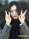 여자친구 엄지, 아련한 브이포즈~[포토엔HD] 