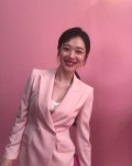 “안경 껴도 못 가려” 설리, 진리의 핑크빛 미모[SNS★컷]