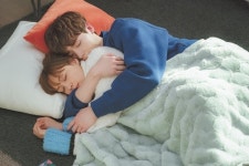 ‘로별’ 이나영♥이종석, 밀착 백허그X부둥부둥 낮잠 ‘꽁냥꽁냥’
