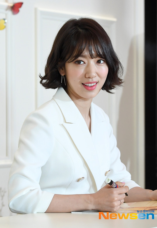 박신혜, 자연 미인의 정석! 최근 화제를 모은 아름다운 미모 눈길 사로잡아