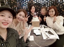 ‘둘째 임신’ 이하정, 장영란→심진화에 둘러싸인 생일파티[SNS★컷]