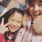 유진, 독립영화 촬영 인증샷..아역배우와 러블리 미소[SNS★컷]