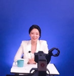 배현진, MBC 앵커시절 떠올리게 한 단아미소 “깜짝 뉴스”[SNS★컷]