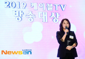 수상소감 전하는 화앤담픽쳐스 윤하림 대표이사[포토엔HD]