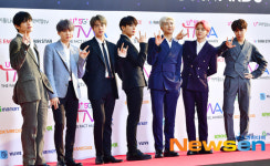방탄소년단(BTS), 월드 스타들의 남다른 포즈 ‘더팩트 뮤직 어워즈’[포토엔HD]