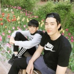 장신영 공개한 강경준X정안 꽃놀이, 점점 닮아가는 훈훈 부자[SNS★컷]