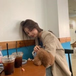 더 예뻐진 수지, 강아지 안고 천사같은 미소[SNS★컷]