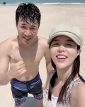 코요태 신지X김종민, 해변서 뽐낸 절친 케미 “폭풍 업뎃”[SNS★컷]