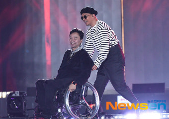 클론 강원래-구준엽, 휠체어 끌어주는 아름다운 우정 [포토엔HD]