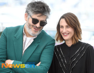 크리스토프 오노레-카밀 코탱, 즐거운 포토콜~[포토엔HD]