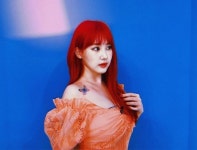 박지민, 인어공주의 환생? 새빨간 머리+백옥 피부로 미모 폭발[SNS★컷]