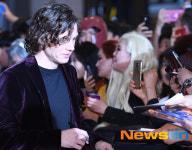 에반 피터스, 누구먼저 해드릴까요 [포토엔HD]