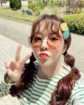 소녀시대 써니, 양갈래+복고풍 안경도 찰떡 ‘더 어려졌네’[SNS★컷]