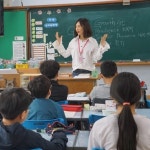 채시라, 명예교사 변신…초등학교서 열정 수업[SNS★컷]