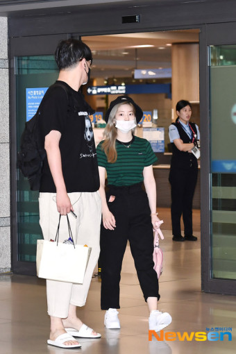 트와이스 다현 ‘거대한 매니저 옆에 쪼꼬미 두부’[포토엔HD]