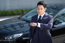 ‘의사 요한’ 냉철한 검사 이규형, 슈트 입고 날카로운 눈빛