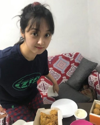 김보라, 과거사진 셀프 대방출 ‘예나 지금이나 미모 그대로’[SNS컷]