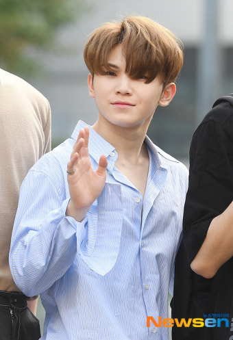 세븐틴 우지, 이번엔 안가리고 잘생김 가득 [포토엔HD]