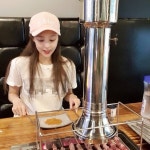 성민♥김사은, 커플 모자 쓰고 양꼬치 데이트 ‘여전히 달달’[SNS★컷]