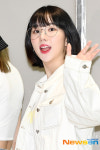 여자친구 은하 ‘귀염 뽀짝 손인사’[포토엔HD]