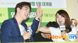 헨리-캐서린 프레스콧, 하이파이브~ [포토엔HD]