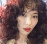 현아, 폭탄 맞은듯한 파마머리해도 예뻐 ‘미모가 다 했네’[SNS★컷]