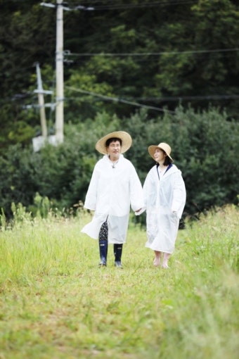 ‘자연스럽게’ 결혼 30년차 부부 전인화유동근, 변함없는 애정 포착