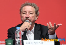 영화 ‘글로리아 먼디’로 BIFF 찾은 로베르 게디기앙 감독[포토엔HD]